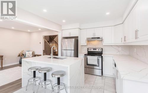 622 Laking Terrace, Milton (Clarke), ON - Indoor Photo Showing Kitchen