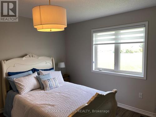 622 Laking Terrace, Milton, ON - Indoor Photo Showing Bedroom