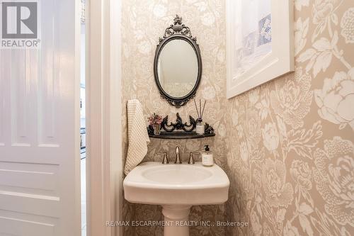 141 Markland Street, Hamilton (Durand), ON - Indoor Photo Showing Bathroom