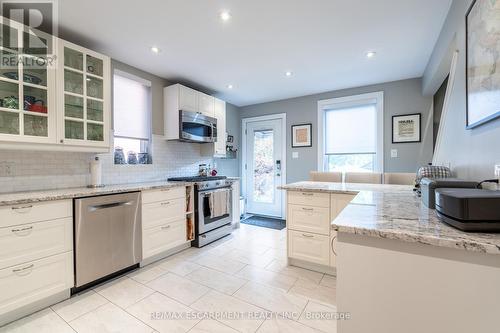 141 Markland Street, Hamilton, ON - Indoor Photo Showing Kitchen