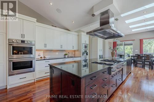 15 Lansdowne Park Crescent, Middlesex Centre (Komoka), ON - Indoor Photo Showing Kitchen