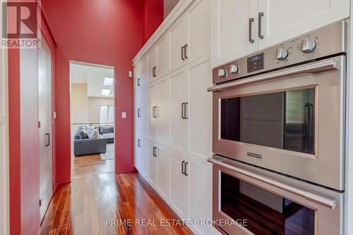 15 Lansdowne Park Crescent, Middlesex Centre (Komoka), ON - Indoor Photo Showing Kitchen