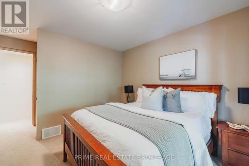 15 Lansdowne Park Crescent, Middlesex Centre (Komoka), ON - Indoor Photo Showing Bedroom