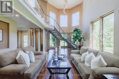 15 Lansdowne Park Crescent, Middlesex Centre (Komoka), ON - Indoor Photo Showing Living Room