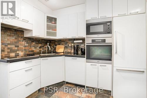 921 - 650 Queens Quay W, Toronto, ON - Indoor Photo Showing Kitchen