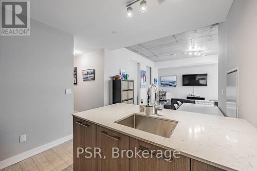 619 - 15 Baseball Place, Toronto, ON - Indoor Photo Showing Kitchen