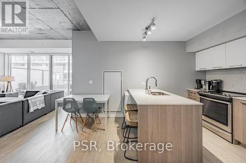 619 - 15 Baseball Place, Toronto, ON - Indoor Photo Showing Kitchen With Upgraded Kitchen