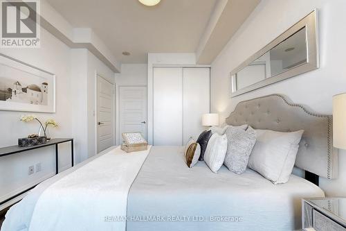 323 - 8228 Birchmount Road, Markham (Unionville), ON - Indoor Photo Showing Bedroom