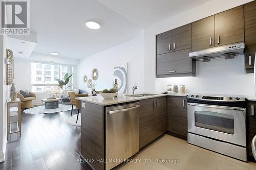 323 - 8228 Birchmount Road, Markham (Unionville), ON - Indoor Photo Showing Kitchen With Upgraded Kitchen