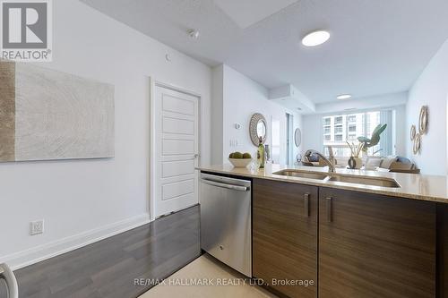 323 - 8228 Birchmount Road, Markham (Unionville), ON - Indoor Photo Showing Kitchen With Double Sink