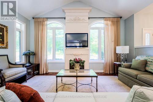 5963 6Th Line, New Tecumseth, ON - Indoor Photo Showing Living Room