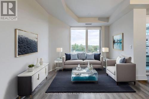 420 - 185 Deerfield Road, Newmarket, ON - Indoor Photo Showing Living Room