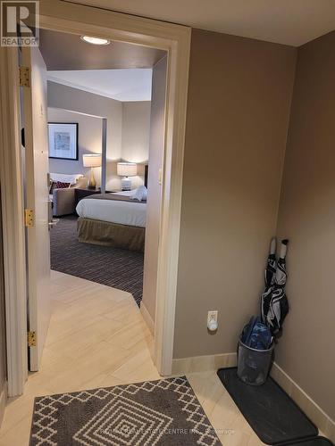 2054-55 - 90 Highland Drive, Oro-Medonte (Horseshoe Valley), ON - Indoor Photo Showing Bedroom