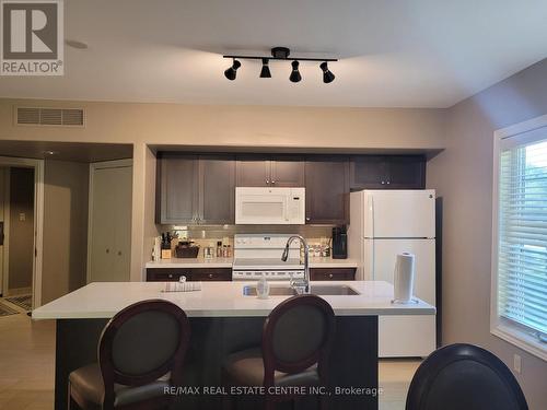 2054-55 - 90 Highland Drive, Oro-Medonte (Horseshoe Valley), ON - Indoor Photo Showing Kitchen