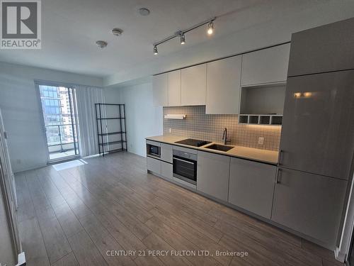 2703 - 950 Portage Parkway E, Vaughan, ON - Indoor Photo Showing Kitchen