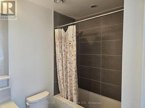 2703 - 950 Portage Parkway E, Vaughan, ON - Indoor Photo Showing Bathroom