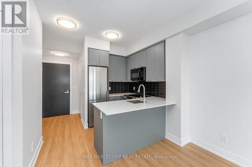 908 - 9471 Yonge Street, Richmond Hill (Observatory), ON - Indoor Photo Showing Kitchen