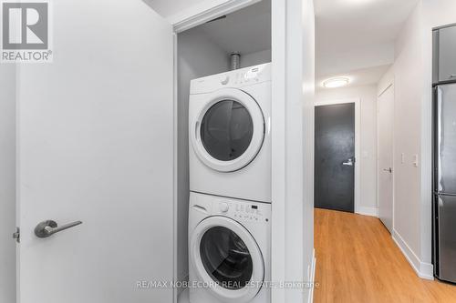 908 - 9471 Yonge Street, Richmond Hill (Observatory), ON - Indoor Photo Showing Laundry Room