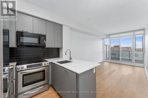 908 - 9471 Yonge Street, Richmond Hill (Observatory), ON - Indoor Photo Showing Kitchen