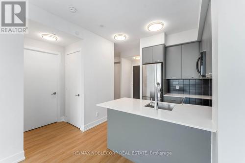 908 - 9471 Yonge Street, Richmond Hill (Observatory), ON - Indoor Photo Showing Kitchen