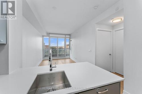 908 - 9471 Yonge Street, Richmond Hill (Observatory), ON - Indoor Photo Showing Kitchen