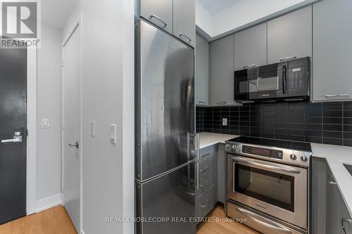 908 - 9471 Yonge Street, Richmond Hill (Observatory), ON - Indoor Photo Showing Kitchen