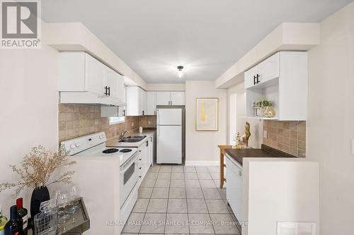 10 Paddle Gate, Richmond Hill (Oak Ridges Lake Wilcox), ON - Indoor Photo Showing Kitchen With Double Sink