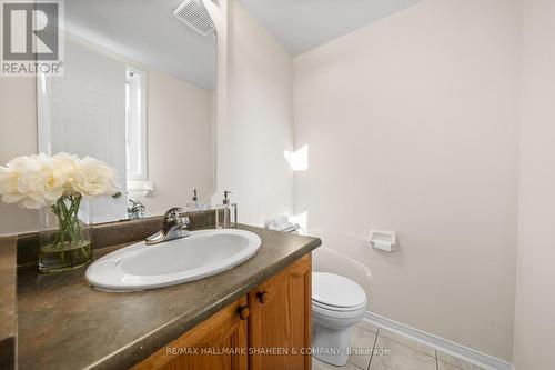 10 Paddle Gate, Richmond Hill, ON - Indoor Photo Showing Bathroom