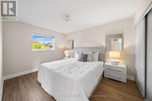 10 Paddle Gate, Richmond Hill, ON - Indoor Photo Showing Bedroom