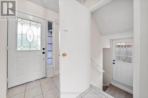 10 Paddle Gate, Richmond Hill, ON - Indoor Photo Showing Other Room