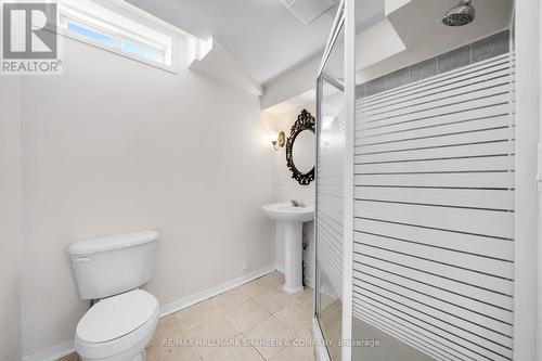 10 Paddle Gate, Richmond Hill, ON - Indoor Photo Showing Bathroom