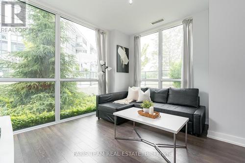 139 - 375 Sea Ray Avenue, Innisfil, ON - Indoor Photo Showing Living Room