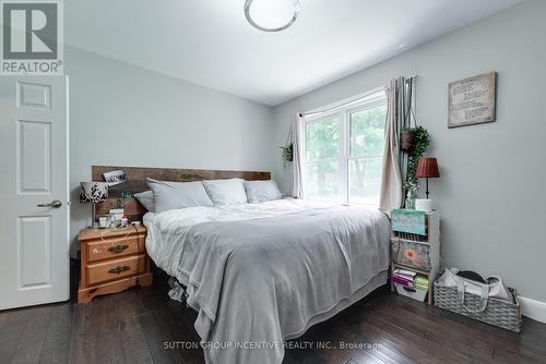 47 Holgate Street, Barrie, ON - Indoor Photo Showing Bedroom