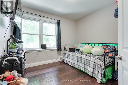 47 Holgate Street, Barrie, ON - Indoor Photo Showing Bedroom