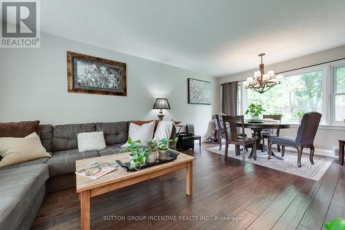 47 Holgate Street, Barrie (Allandale), ON - Indoor Photo Showing Living Room