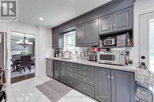 47 Holgate Street, Barrie, ON - Indoor Photo Showing Kitchen