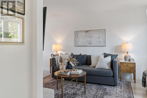 14 Barron Court, Clarington (Courtice), ON - Indoor Photo Showing Living Room