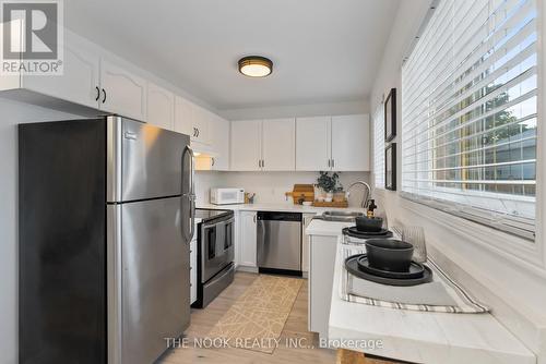 14 Barron Court, Clarington (Courtice), ON - Indoor Photo Showing Kitchen