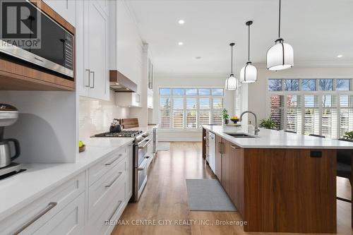 242 East Rivertrace Walk, London, ON - Indoor Photo Showing Kitchen With Upgraded Kitchen