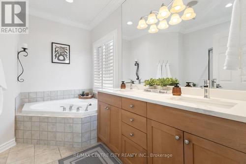 242 East Rivertrace Walk, London, ON - Indoor Photo Showing Bathroom