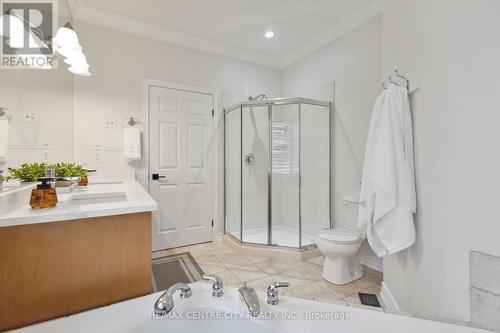 242 East Rivertrace Walk, London, ON - Indoor Photo Showing Bathroom