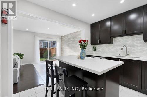 261 Cedric Terrace, Milton, ON - Indoor Photo Showing Kitchen With Upgraded Kitchen