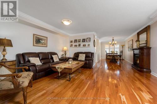 77 Mowat Crescent, Halton Hills, ON - Indoor Photo Showing Living Room