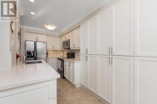 77 Mowat Crescent, Halton Hills, ON - Indoor Photo Showing Kitchen