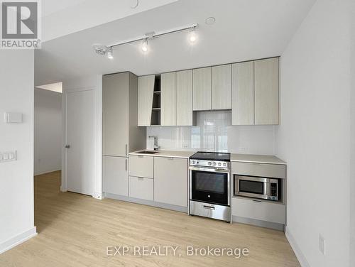 4701 - 3883 Quartz Road, Mississauga, ON - Indoor Photo Showing Kitchen