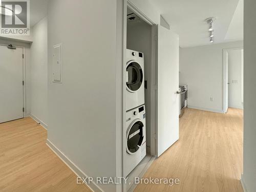 4701 - 3883 Quartz Road, Mississauga (City Centre), ON - Indoor Photo Showing Laundry Room