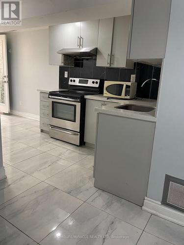 Lower - 90 Cordgrass Crescent, Brampton, ON - Indoor Photo Showing Kitchen