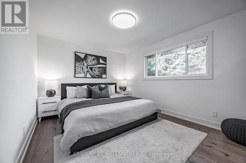 407 Beechwood Crescent, Burlington, ON - Indoor Photo Showing Bedroom