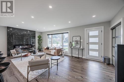 407 Beechwood Crescent, Burlington, ON - Indoor Photo Showing Living Room