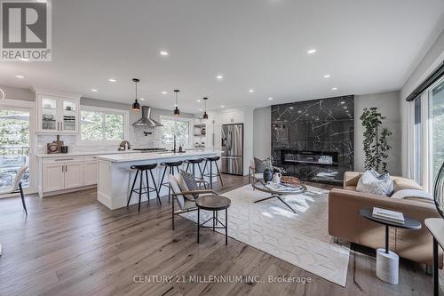 407 Beechwood Crescent, Burlington (Appleby), ON - Indoor Photo Showing Living Room